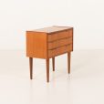 25275 Mała duńska komoda z drewna tekowego, lata 1960-5