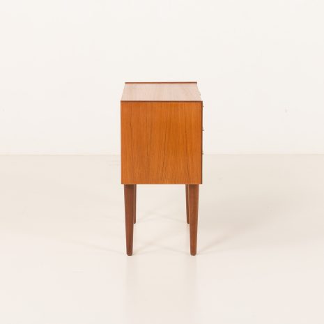 25275 Mała duńska komoda z drewna tekowego, lata 1960-6 25275 Mała duńska komoda z drewna tekowego, lata 1960-6
