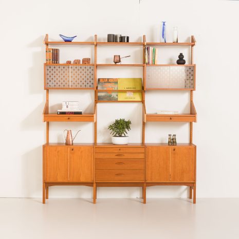 25290 Scandinavian mid century modern free standing teak wall unit by Eidsvoll Møbelfabrikk,Norway, 1970s-1 Scandinavian mid-century modern freestanding teak wall unit