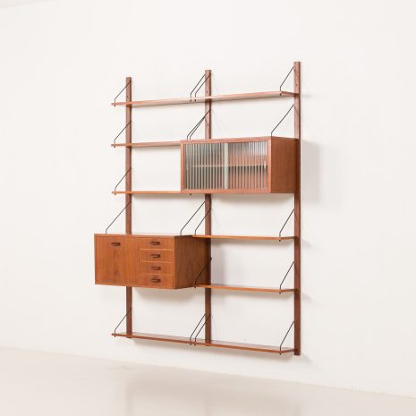 25345 Duńska szafka ścienna z drewna tekowego z połowy wieku, lata 60. 25345 Duńska szafka ścienna z drewna tekowego z połowy wieku, lata 60.