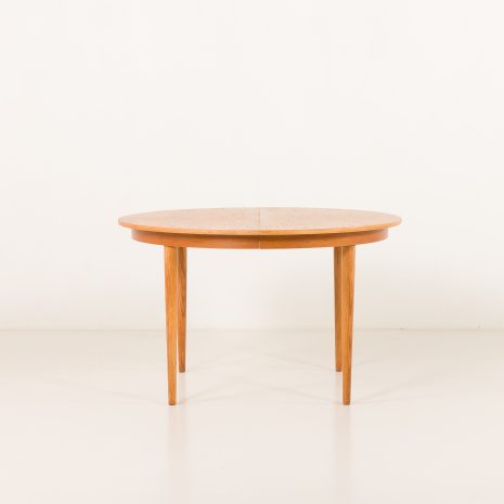 25351 Duński okrągły stół dębowy z połowy wieku z jednym dodatkowym liściem, lata 1960-5 25351 Duński okrągły stół dębowy z połowy wieku z jednym dodatkowym liściem, lata 1960-5