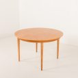 25351 Duński okrągły stół dębowy z połowy wieku z jednym dodatkowym liściem, lata 1960-6