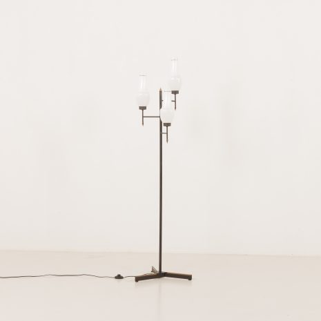 25382 Włoska lampa podłogowa z połowy wieku, przypisywana Stilnovo, lata 60. 25382 Włoska lampa podłogowa z połowy wieku, przypisywana Stilnovo, lata 60.