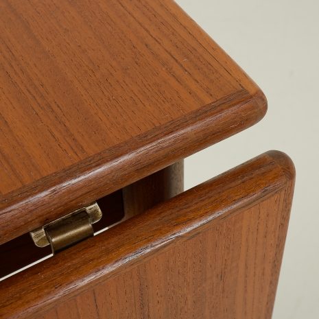 25402 Small Danish teak drop leaf table, 1960s-09 25402 Small Danish teak drop leaf table, 1960s-09