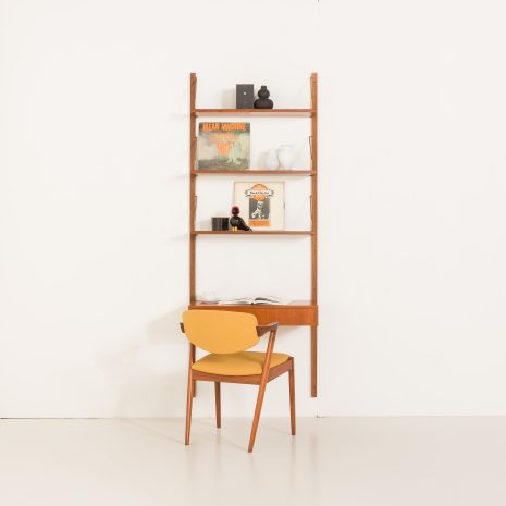 regał z drewna tekowego