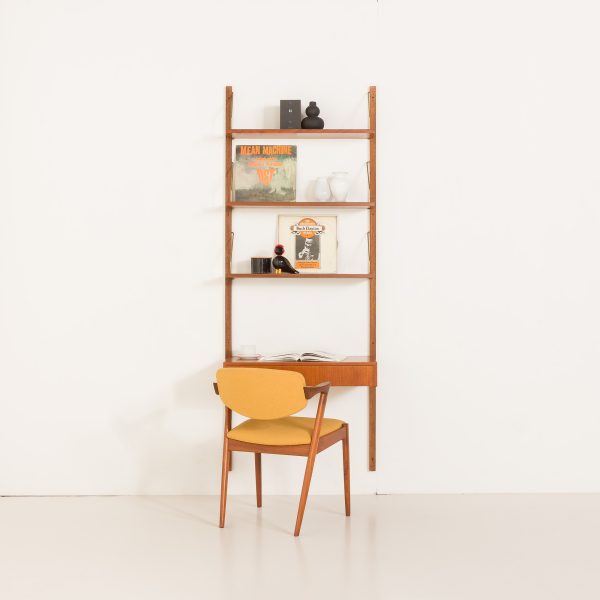 regał z drewna tekowego