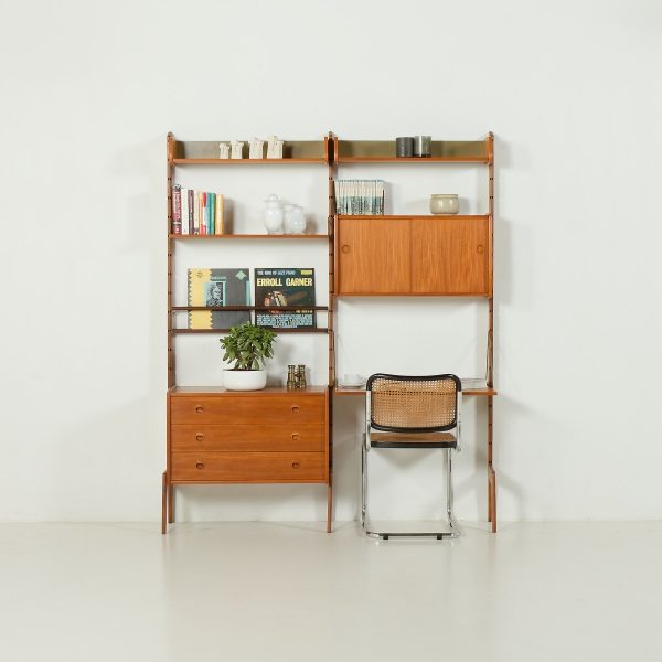 wolnostojący regał ścienny