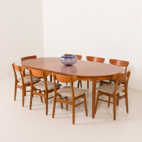 Scandinavian teak round extension table attr. to AB Möbelfabriken Linden, Horda, 1960s.