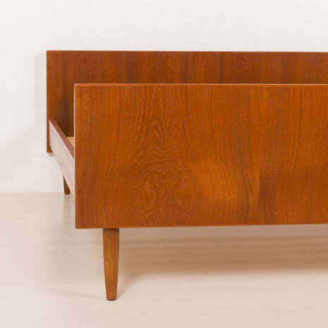 25408 Danish mid century teak double bed in the style of Hans Wegner, 1960s-6 25408 Danish mid century teak double bed in the style of Hans Wegner, 1960s-6