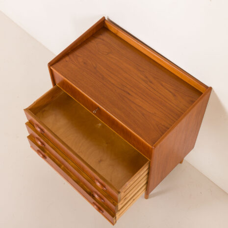 25456 Duńska komoda z drewna tekowego z ukrytą toaletką, lata 1950-20 25456 Duńska komoda z drewna tekowego z ukrytą toaletką, lata 1950-20