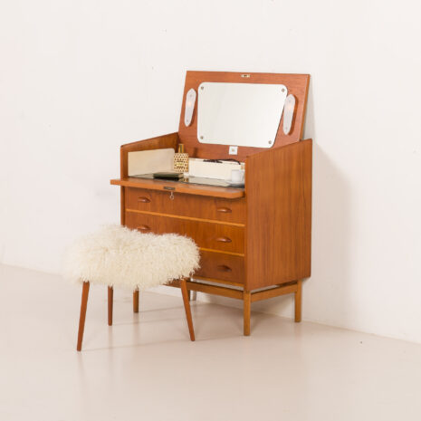 25456 Duńska komoda z drewna tekowego z ukrytą toaletką, lata 1950-3 25456 Duńska komoda z drewna tekowego z ukrytą toaletką, lata 1950-3