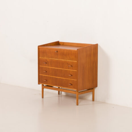 25456 Duńska komoda z drewna tekowego z ukrytą toaletką, lata 1950-6 25456 Duńska komoda z drewna tekowego z ukrytą toaletką, lata 1950-6