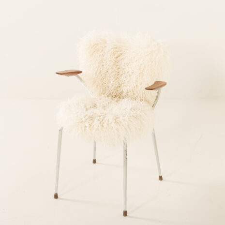 25509 Mid century long hair sheepskin chair in the style of Arne Jacobsen, Denmark 1950s-11 25509 Mid century long hair sheepskin chair in the style of Arne Jacobsen, Denmark 1950s-11