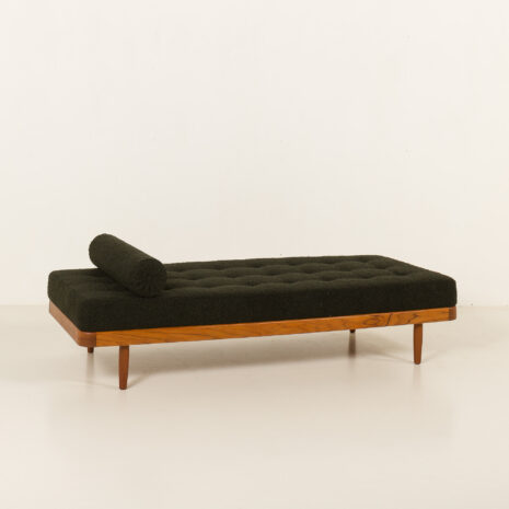 25531 Danish teak daybed in thick boucle fabric, 1960s-2 25531 Danish teak daybed in thick boucle fabric, 1960s-2