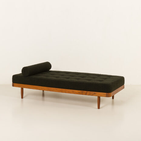 25531 Danish teak daybed in thick boucle fabric, 1960s-3 25531 Danish teak daybed in thick boucle fabric, 1960s-3