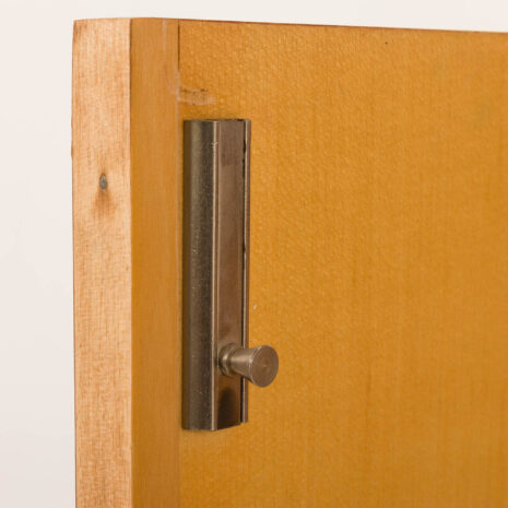 25330 Włoska wolnostojąca szafka wisząca z połowy wieku z witryną, lata 60. 25330 Włoska wolnostojąca szafka wisząca z połowy wieku z witryną, lata 60.