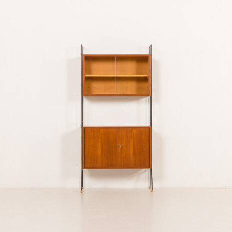 25330 Włoska wolnostojąca szafka wisząca z połowy wieku z witryną, lata 60. 25330 Włoska wolnostojąca szafka wisząca z połowy wieku z witryną, lata 60.