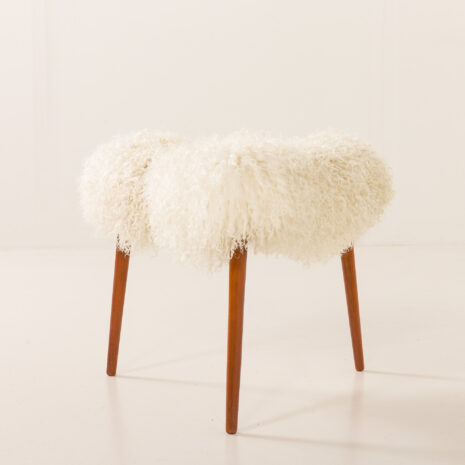 25506 Scandinavian mid century triangular footstool in long hair sheepskin, Denmark 1960s-6 25506 Scandinavian mid century triangular footstool in long hair sheepskin, Denmark 1960s-6