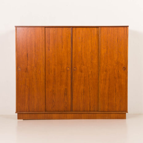25533 Danish mid century teak wardrobe by Laurbjerg Mobelfabrik, 1970s-1 armoire en teck