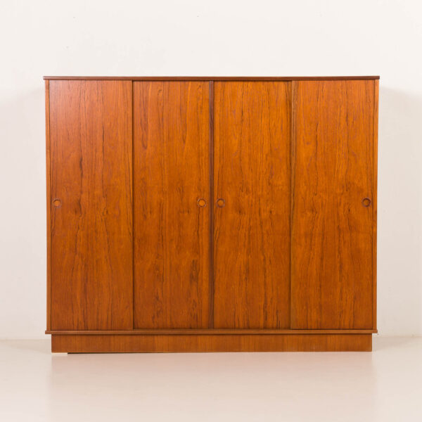 25533 Danish mid century teak wardrobe by Laurbjerg Mobelfabrik, 1970s-1 armoire en teck