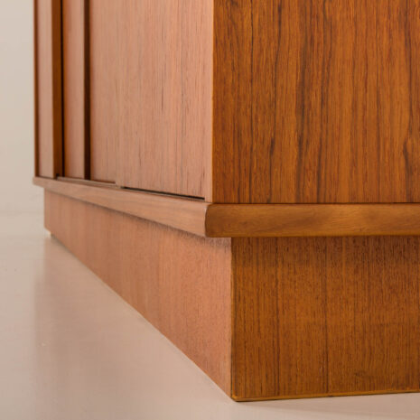 25533 Danish mid century teak wardrobe by Laurbjerg Mobelfabrik, 1970s-14 25533 Danish mid century teak wardrobe by Laurbjerg Mobelfabrik, 1970s-14