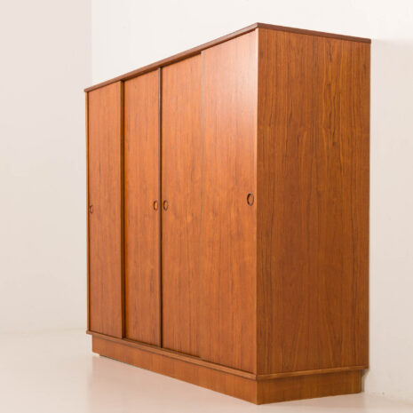 25533 Danish mid century teak wardrobe by Laurbjerg Mobelfabrik, 1970s-16 25533 Danish mid century teak wardrobe by Laurbjerg Mobelfabrik, 1970s-16