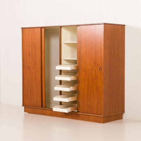 25533 Danish mid century teak wardrobe by Laurbjerg Mobelfabrik, 1970s-6 25533 Danish mid century teak wardrobe by Laurbjerg Mobelfabrik, 1970s-6