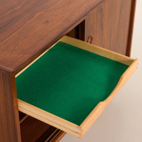 26017 Danish small rosewood sideboard attr. to Hundevad, 1960s-13 26017 Danish small rosewood sideboard attr. to Hundevad, 1960s-13