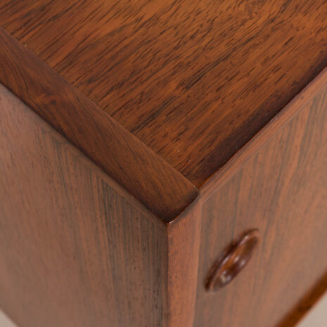 26017 Danish small rosewood sideboard attr. to Hundevad, 1960s-18 26017 Danish small rosewood sideboard attr. to Hundevad, 1960s-18