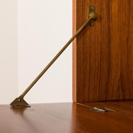 Włoski, sięgający od podłogi do sufitu, vintage regał z biurkiem lub barkiem, lata 60. Włoski, sięgający od podłogi do sufitu, vintage regał z biurkiem lub barkiem, lata 60.