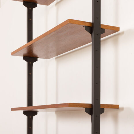 Włoski, sięgający od podłogi do sufitu, vintage regał z biurkiem lub barkiem, lata 60. Włoski, sięgający od podłogi do sufitu, vintage regał z biurkiem lub barkiem, lata 60.