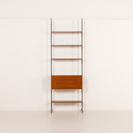 Włoski, sięgający od podłogi do sufitu, vintage regał z biurkiem lub barkiem, lata 60. Włoski, sięgający od podłogi do sufitu, vintage regał z biurkiem lub barkiem, lata 60.