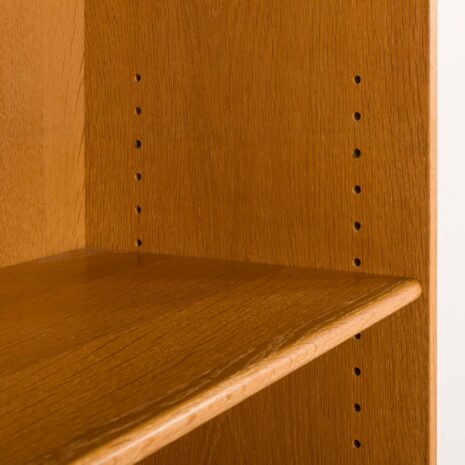 26044 Hans Wegner mid century oak bookcase, RY Mobler, 1960s -13 26044 Hans Wegner mid century oak bookcase, RY Mobler, 1960s -13