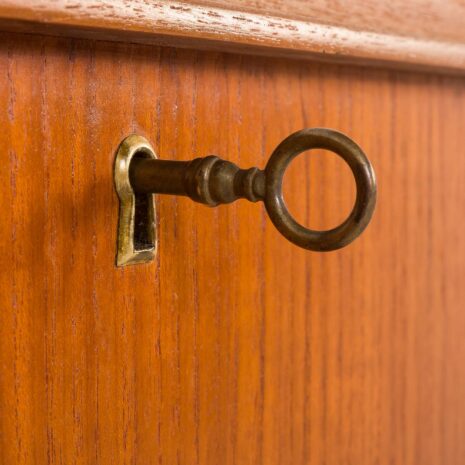 26071 Classic Danish dresser, Hansen Mobelfabrik, 1960s-10 26071 Classic Danish dresser, Hansen Mobelfabrik, 1960s-10